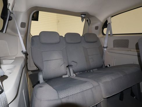 Used 2010 Chrysler Town & Country Touring image 14