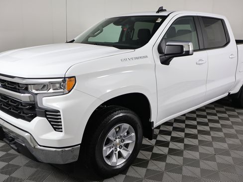 Used 2025 Chevrolet Silverado 1500 LT image 10