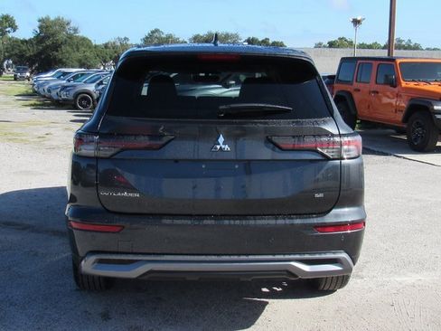 New 2025 Mitsubishi Outlander SE image 4