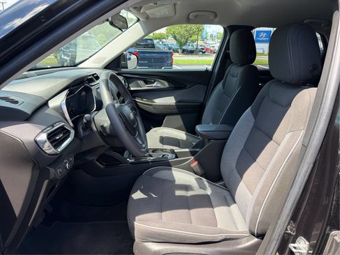 Used 2023 Chevrolet TrailBlazer LT AWD/4WD image 9