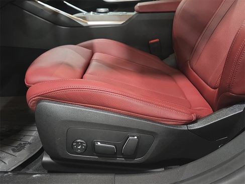 Certified 2025 BMW 330i Sedan image 27