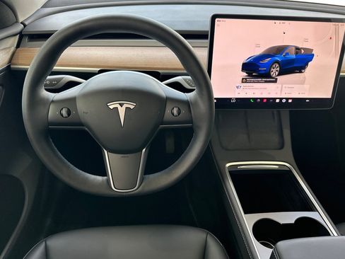 Used 2023 Tesla Model Y Long Range AWD/4WD image 18