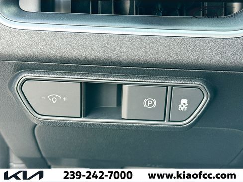 New 2025 Kia K4 LXS image 30