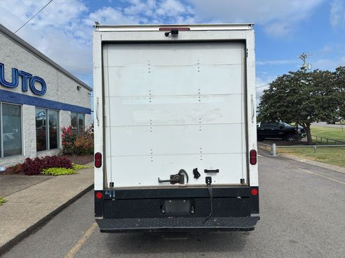 Used 2022 Ford Transit 350 DRW RWD image 5