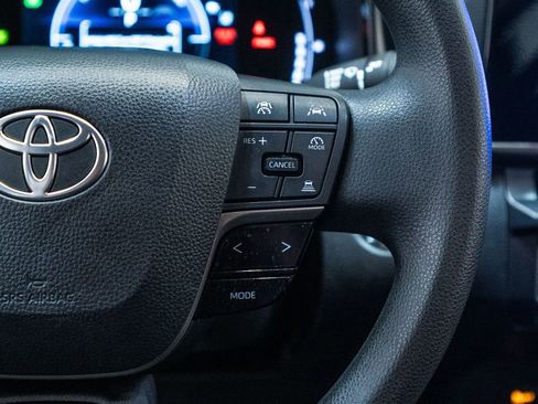 Used 2025 Toyota Camry LE image 27