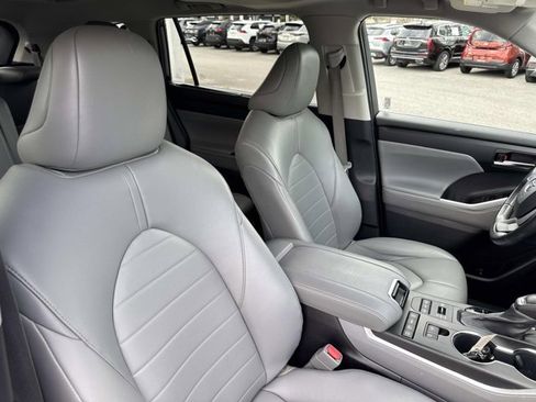 Certified 2022 Toyota Highlander XLE image 17