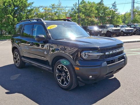 Certified 2025 Ford Bronco Sport Outer Banks w/ Outer Banks Tech Package+ AWD/4WD image 3