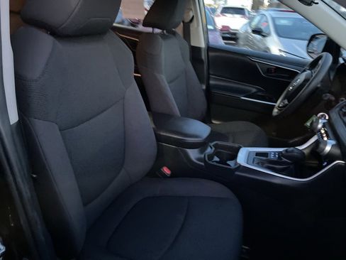 Used 2021 Toyota RAV4 LE image 12