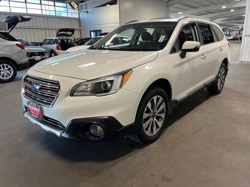 Used 2017 Subaru Outback 2.5i Touring AWD/4WD image 7