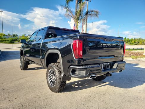 Used 2023 GMC Sierra 1500 AT4 w/ Technology Package AWD/4WD image 6