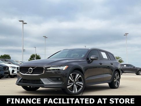 Certified 2023 Volvo V60 B5 Cross Country Plus w/ Climate Package AWD/4WD image 2