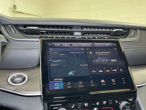 New 2025 Jeep Grand Cherokee L Limited w/ Luxury Tech Group II image 30