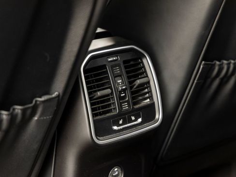 Certified 2023 Porsche Macan AWD/4WD image 38