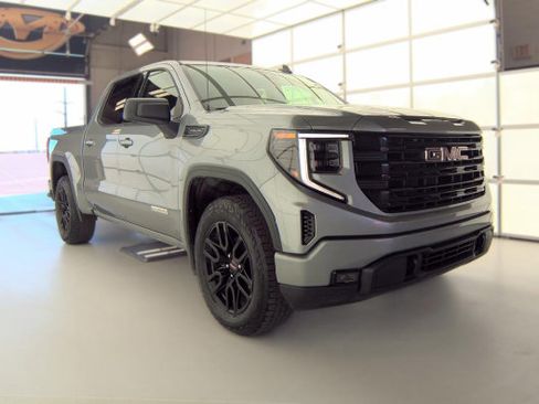 Used 2024 GMC Sierra 1500 Elevation w/ Preferred Package AWD/4WD image 2