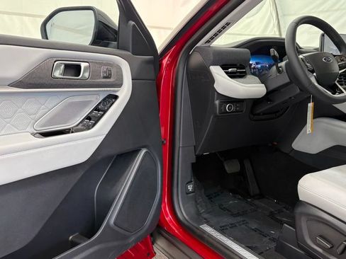 New 2026 Ford Explorer Platinum w/ LUX Leather Package AWD/4WD image 38