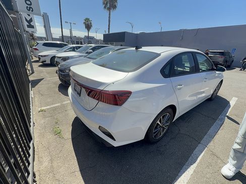Used 2023 Kia Forte LXS FWD image 5