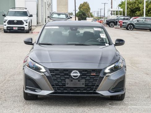 Used 2025 Nissan Altima 2.5 SR AWD/4WD image 2