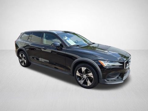 Used 2020 Volvo V60 T5 Cross Country AWD/4WD image 4