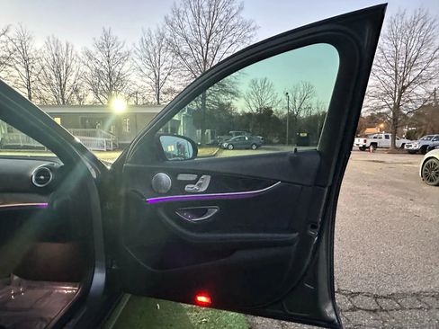 Used 2017 Mercedes-Benz E 300 4MATIC image 19