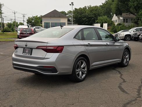 Used 2024 Volkswagen Jetta SE FWD image 5