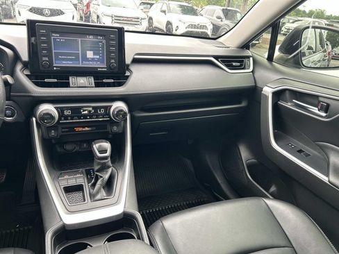 Used 2020 Toyota RAV4 XLE Premium FWD image 22