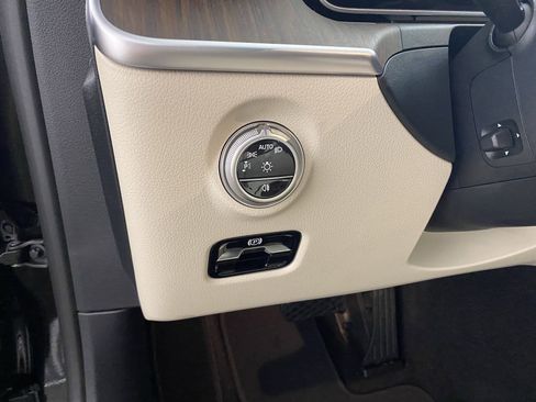 Used 2025 Mercedes-Benz C 300 4MATIC Sedan image 18