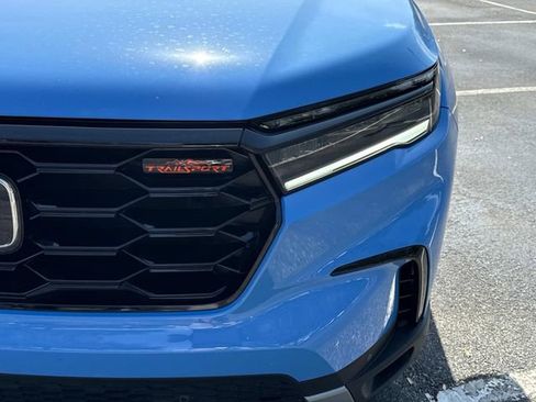 Certified 2025 Honda Pilot TrailSport image 9