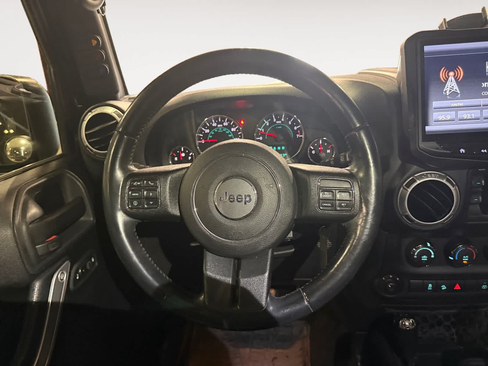 Used 2015 Jeep Wrangler Unlimited Sahara w/ Connectivity Group AWD/4WD image 13