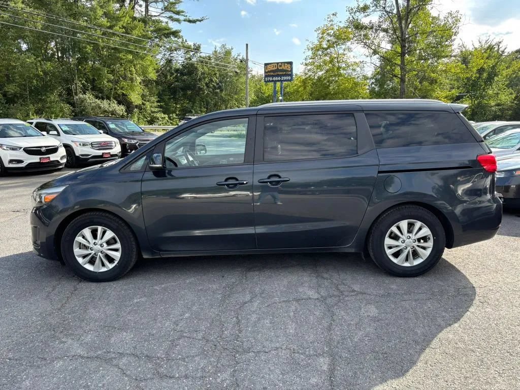 Used 2016 Kia Sedona LX w/ LX Essentials Premium Package FWD image 5