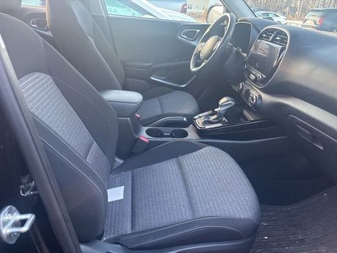 Used 2023 Kia Soul EX image 10