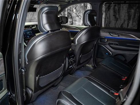 Used 2023 Jeep Grand Cherokee Overland w/ Luxury Tech Group IV image 11