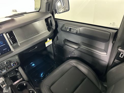 New 2025 Ford Bronco Badlands image 16