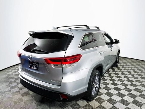 Used 2019 Toyota Highlander XLE AWD/4WD image 7