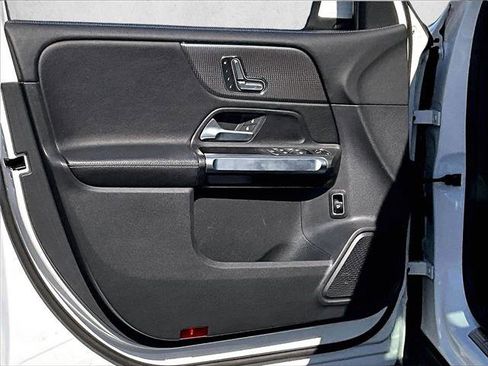 Used 2023 Mercedes-Benz GLB 250 image 17