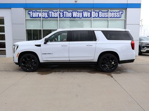 New 2026 GMC Yukon XL Denali w/ Denali Reserve Package AWD/4WD image 7