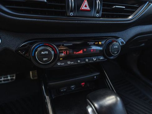 Used 2022 Kia Forte GT-Line w/ GT-Line Premium Package image 15