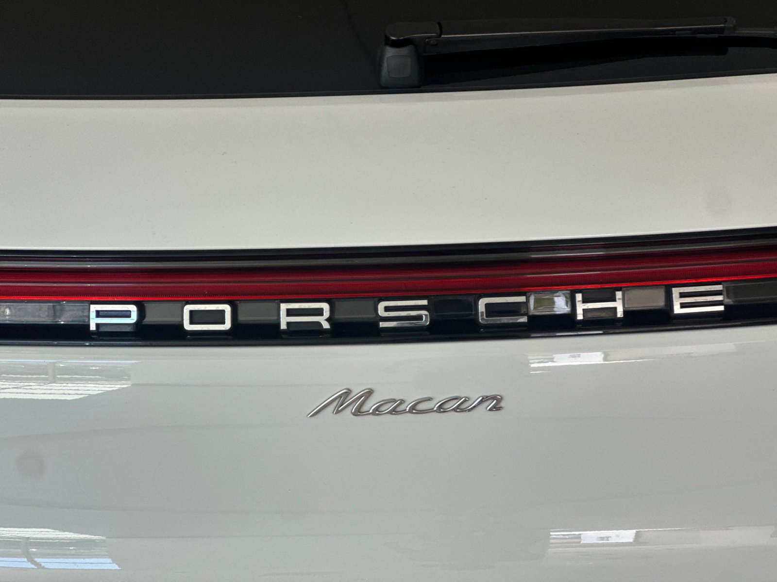 Certified 2023 Porsche Macan AWD/4WD image 26