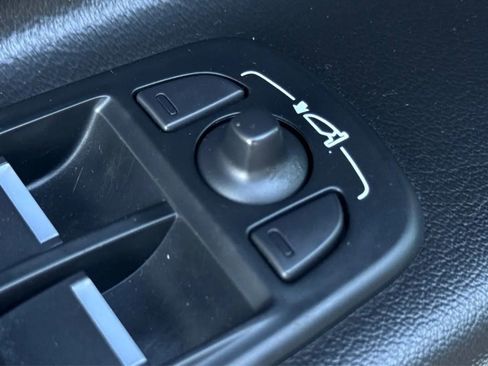 Used 2019 Jaguar XE Premium RWD image 43