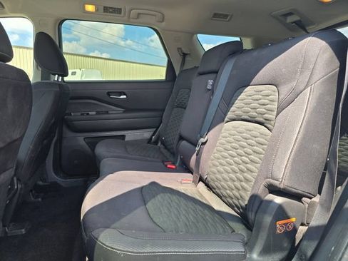 Used 2022 Nissan Pathfinder SV AWD/4WD image 12