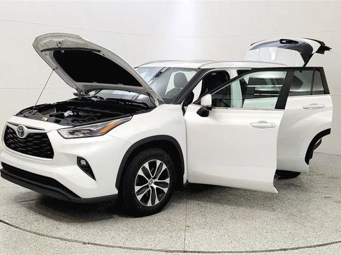 Used 2023 Toyota Highlander XLE image 10