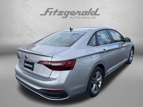 Used 2024 Volkswagen Jetta SE FWD image 7