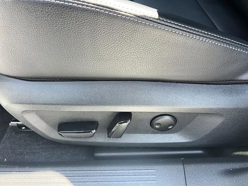 Certified 2025 Nissan Rogue SL FWD image 23
