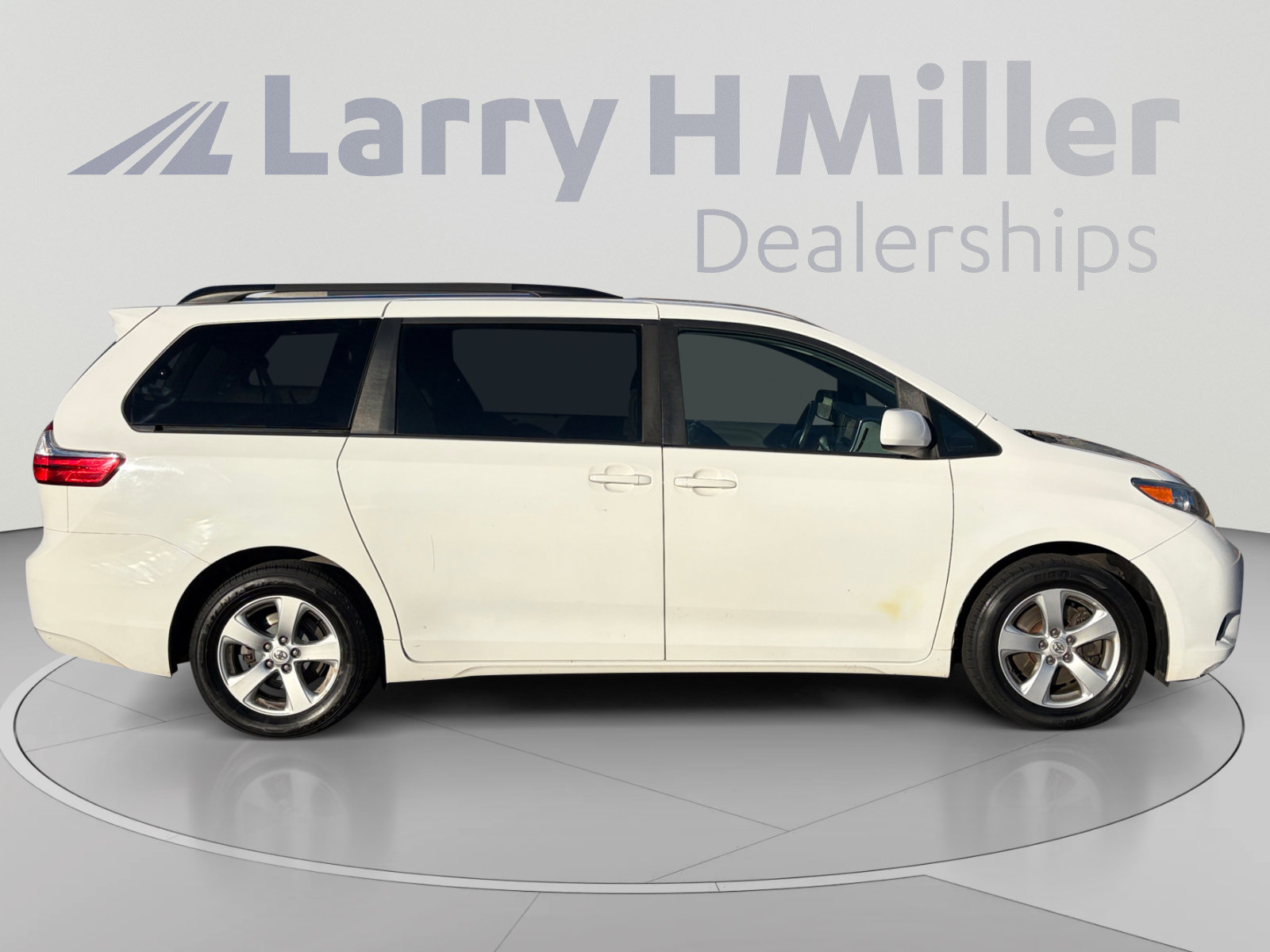 Used 2017 Toyota Sienna LE FWD image 6