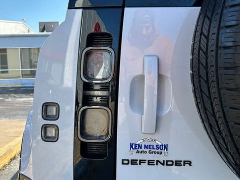 Used 2022 Land Rover Defender 90 V8 AWD/4WD image 9