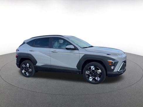 Used 2025 Hyundai Kona SEL image 2