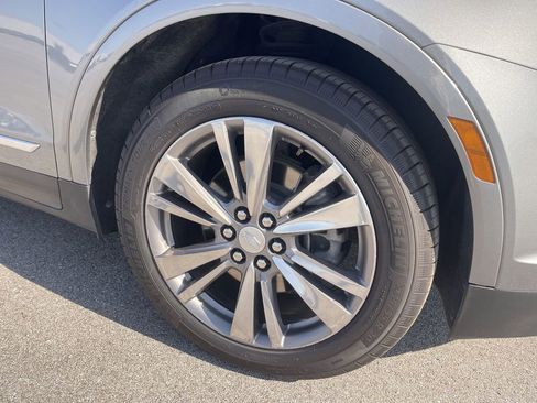 Used 2024 Cadillac XT5 Premium Luxury AWD/4WD image 2