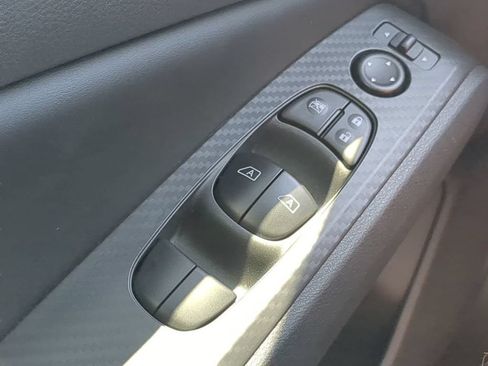 Used 2025 Nissan Altima 2.5 SV FWD image 19