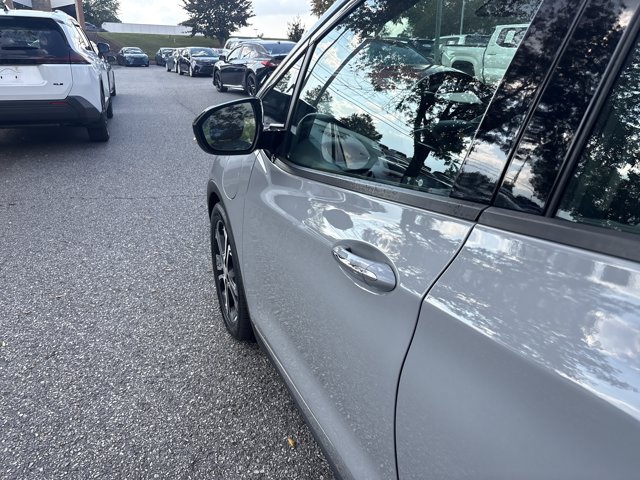 Used 2021 Chevrolet Bolt Premier w/ Infotainment Package FWD image 29