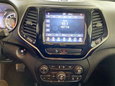 Used 2020 Jeep Cherokee Limited image 38