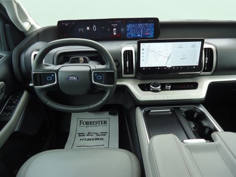 Used 2025 Ford Expedition Max Active AWD/4WD image 12